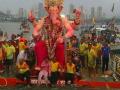 Ganesh Visarjan 2018: पुढच्या वर्षी लवकर या, 'राजा'ला भक्तिमय निरोप - Marathi News | Early next year, devotional messages to 'king' | Latest mumbai Photos at Lokmat.com