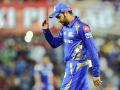 मुंबई इंडियन्सच्या खेळाडूंचा Funny Look की शिक्षा? - Marathi News | Funny look of Mumbai Indians players, Emoji punishment kit | Latest cricket Photos at Lokmat.com