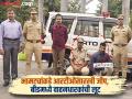 बीडमध्ये बनावट 'आरटीओ'चा हायवेवर डेरा; वाहनधारकांची लूट करणारे दोघे ताब्यात  - Marathi News | Fake 'RTO' loots vehicle owners in Beed, two arrested | Latest beed News at Lokmat.com
