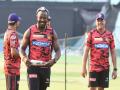 IPL 2019 : KKRच्या आंद्रे रसेलनं हॉटेलचे नियम मोडले, केलं असं काही - Marathi News | IPL 2019: KKR Andre Russell broke the rules of the hotel, bowling practice in Hotel lobby | Latest cricket News at Lokmat.com