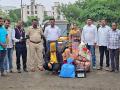 वाहनासह पाच लाखांचा गांजा जप्त; तिघांना अटक - Marathi News | Ganja worth five lakhs seized along with vehicle; three arrested | Latest latur News at Lokmat.com
