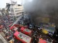 सीताबर्डी बाजारात आगडोंब, खरेदीच्या गर्दीवेळी धावपळ - Marathi News | Fire at Sitabuldi bazar Nagpur, chaos in the market during shopping rush, 10 Control of fire through fire tenders | Latest nagpur News at Lokmat.com