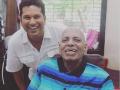 सचिन तेंडुलकरने दिली आपल्या गुरुंना मानवंदना, शेअर केला खास फोटो - Marathi News | Sachin Tendulkar gave his gurus a lot of respect, shared special photos | Latest cricket News at Lokmat.com