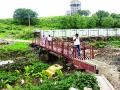 नेरळ ग्रामपंचायतीने उभारला पादचाऱ्यांसाठी साकव - Marathi News | For the pedestrians raised by the NARL Gram Panchayat, Sakav | Latest raigad News at Lokmat.com