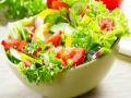 शरीरातील पाण्याची कमतरता भरून काढण्यासाठी मदत करते सलाड! - Marathi News | Salad is the high water content food type | Latest food Photos at Lokmat.com