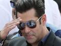 OTTवर 250 कोटींना विकला जाणार सलमान खानचा ‘राधे’? - Marathi News | will salman khan release his new film radhe on a ott platform due to corona virus-ram | Latest filmy News at Lokmat.com