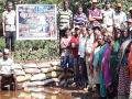साळविंडे ग्रामस्थांनी श्रमदानातून बांधला वनराई बंधारा - Marathi News | Villages built by the Salvinda landlords | Latest raigad News at Lokmat.com