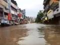 सांगली पूर: शहरातील मुख्य बाजारपेठ पाण्यात बुडाली - Marathi News | Sangli Flood: The main market in the city is submerged | Latest sangli Videos at Lokmat.com
