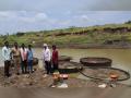 तेरणा नदीपात्रातून वाळूचा उपसा; पाच कढईसह इतर साहित्य जप्त - Marathi News | Sand extraction from Terna riverbed; Five pots and other materials seized | Latest latur News at Lokmat.com
