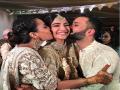 Video : सोनम-आनंदचा संगीत सोहळ्यात डान्स फ्लोअरवर धमाका - Marathi News | Video: sonam kapoor anand ahuja's dance in sangeet | Latest mumbai News at Lokmat.com