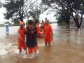 Maharashtra Floods : सांगलीतील जामवाडीमधल्या रहिवाशांना बोटीतून केलं रेस्क्यू - Marathi News | maharashtra flood heavy rain sangli video | Latest sangli Videos at Lokmat.com
