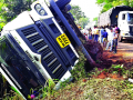 भोसेजवळ अपघातात दोन ठार, तिघे जखमी - Marathi News | Two killed and three injured in an accident near Bhos | Latest sangli News at Lokmat.com