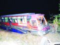 नागजजवळ खासगी बस उलटून तीन ठार - Marathi News | Three killed in private bus near Nagraj | Latest sangli News at Lokmat.com