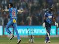 India Vs Sri Lanka: भारतीय गोलंदाजानं लंकेला गुंडाळले, टीम इंडियाला जिंकून दिले - Marathi News | India Vs Sri Lanka, 3rd T20I Live Score Updates, IND Vs SL Highlights and Commentary in Marathi | Latest cricket News at Lokmat.com