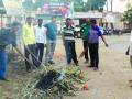 शिक्षकांनी वाशिम शहरात राबविले स्वच्छता अभियान - Marathi News | Teachers have implemented cleanliness campaign in Washim city | Latest vashim News at Lokmat.com