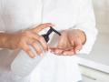 Corona Virus : फक्त तीन वस्तूंनी घरीच तयार करा हॅंड सॅनिटायजर जेल, जाणून घ्या कसं! - Marathi News | Corona Virus : How to make hand Sanitizer in home api | Latest health News at Lokmat.com