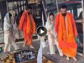 संजय दत्तने वयाच्या 65 व्या वर्षी पुन्हा घेतले सातफेरे; Video व्हायरल - Marathi News | Sanjay Dutt And Maanayata Took Saat Phere In Their Balcony During Video Viral | Latest filmy News at Lokmat.com