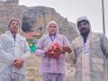 नाशिकचा कांदा शेतकऱ्याने वाहिला बाबा अमरनाथ चरणी - Marathi News | The farmer offered the onion of Nashik at the feet of Baba Amarnath | Latest nashik News at Lokmat.com
