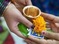 Makar Sankranti : वाण म्हणून टिपिकल वस्तू देताय? कल्पक वाणाचे 8 पर्याय, चर्चा तर होणारच - Marathi News | | Latest sakhi News at Lokmat.com