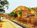 उत्खननामुळे कोकण रेल्वेमार्गाला धोका; रेल्वे प्रशासनाचे सुरक्षेकडे दुर्लक्ष - Marathi News |  Konkan Railway risk due to excavation; Ignore the security of the railway administration | Latest raigad News at Lokmat.com