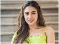 जाणून घ्या सारा अली खान काय म्हणाली लग्न करण्याबाबत... - Marathi News | Sara ali khan spoke about her marriage plans and says she wants live with mother Amrita Singh | Latest filmy News at Lokmat.com