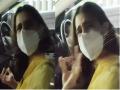 मीडियाचे कॅमेरे दिसताच भडकली सारा अली खान, Video Viral - Marathi News | Sara Ali khan Get Angry On Photographers When They Asks to take off mask viral video | Latest filmy News at Lokmat.com