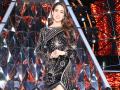 या कारणामुळे सारा खानने इंडियन आयडॉल 10 मध्ये लावली हजेरी - Marathi News | Sara Ali Khan makes appearance on Indian Idol 10 for second time only because she is a big fan of Neha Kakkar | Latest filmy News at Lokmat.com