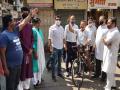 सराफ व्यावसायिकांचा ‘नो व्हेईकल डे’, सायकलवरून येणाऱ्यांचे गुलाब पुष्प देऊन स्वागत - Marathi News | ‘No Vehicle Day’ of goldsmiths, welcoming cyclists with roses | Latest nashik News at Lokmat.com