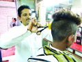 केसांचा फुगा.. सगळे बघतायत टकामका! - Marathi News | Hairdresser .. looking for everyone! | Latest satara News at Lokmat.com