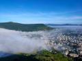 साताऱ्यात धुक्याची दुलई, नागरिकांना आल्हाददायक अनुभव - Marathi News | the pleasant experience for the fog satara citizens | Latest satara Photos at Lokmat.com