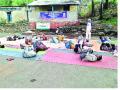 मुख्याध्यापकाने नोकरीचे गाव बनविले ‘योगा ग्राम’ - Marathi News | The headmaster created the village of 'Yoga Village' | Latest satara News at Lokmat.com