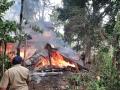 सावंतवाडीत भरवस्तीत आग, अग्निशामक बंब घटनास्थळी दाखल - Marathi News | Fire at Sawantwadi, fire brigade arrives at the scene | Latest sindhudurga News at Lokmat.com