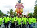 सहाशे सायकलस्वार जाहले विठ्ठलाच्या दर्शनाने धन्य धन्य ! - Marathi News | Sixteen cyclists, blessed with the visit of Vahittha Vishnu! | Latest solapur News at Lokmat.com