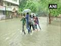 Mumbai Rain Updates : मुंबई आणि ठाण्यासह कोकणातील सर्व शाळांना सुट्टी जाहीर  - Marathi News | Mumbai Rain Updates Mumbai schools to remain closed today as IMD predicts heavy rainfall | Latest mumbai News at Lokmat.com