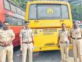 एकाच क्रमांकाच्या दोन स्कूल बसमधून विद्यार्थ्यांची ने-आण मुलुंडमधील ऑर्किड इंटरनॅशनल शाळेची बस जप्त; गुन्हा दाखल - Marathi News | Two school buses with the same number were used to transport students. A bus belonging to Orchid International School in Mulund was seized; a case was registered. | Latest mumbai News at Lokmat.com