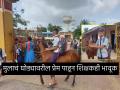 ही दोस्ती तुटायची नाय! १३ वर्षीय मुलाची घोड्यावर बसून 'शाळा', अनोखी 'स्कूल बस' viral - Marathi News | Kush Maheshbhai Rathod, a class 8th student from Bardoli taluka of Surat district in Gujarat, rides a horse to school | Latest national Photos at Lokmat.com