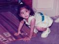 हिला ओळखलत का ? फोटोत दिसणारी चिमुकली आज स्टार अभिनेत्री - Marathi News | Sara Ali Khan shares childhood photo | Latest filmy News at Lokmat.com