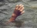 बैल धुण्यासाठी गेलेले दोन तरुण नदीपात्रात वाहून गेले - Marathi News | The two young men who had gone to wash the oxen were carried away in the river basin | Latest akola News at Lokmat.com