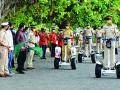 मुंबई पोलीस दलात ५० ‘सेगवे’ दाखल - Marathi News | 50 'Segway' filed in Mumbai Police Force | Latest mumbai News at Lokmat.com