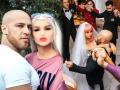 Kazakhstan bodybuilder marries a sex doll after two years of dating - Hindi News | Kazakhstan bodybuilder marries a sex doll after two years of dating | Latest social-viral Photos at Lokmattimes.com