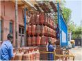घरगुती गॅस सिलेंडरच्या सब्सिडीबाबत केंद्र सरकारचा नवीन प्लॅन; वाचा कुणाच्या खात्यात येणार पैसे? - Marathi News | Central government's new plan for subsidizing gas cylinders | Latest national News at Lokmat.com