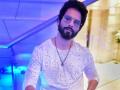 'कबीर सिंग'मधील शाहिद कपूरचा लूक पाहिलात का? - Marathi News | Did you see Shahid Kapoor's look in 'Kabir Singh'? | Latest filmy News at Lokmat.com