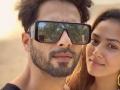 OMG!! शाहिद कपूरने शेअर केला बेडरूम व्हिडीओ, मीरा झाली नाराज - Marathi News | shahid kapoor latest instagram video from bedroom with wife mira rajput-ram | Latest filmy News at Lokmat.com
