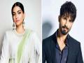 ... आणि शाहिद कपूरने ट्विटरवर सोनम कपूरला विचारला हा खाजगी प्रश्न - Marathi News | Shahid Kapoor and Sonam Kapoor had a funny Twitter conversation about Zain | Latest filmy News at Lokmat.com