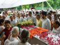 दिल्लीच्या माजी मुख्यमंत्री शीला दीक्षित अनंतात विलीन - Marathi News | Former Delhi CM Sheila Dikshit laid to rest with full state honours | Latest national News at Lokmat.com
