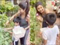 ही बॉलिवूड अभिनेत्री घरातच करते शेती, व्हिडीओ शेअर करत दिली माहिती - Marathi News | Shilpa Shetty Amazing Farming In Mumbai Home-SRJ | Latest filmy News at Lokmat.com
