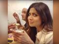 रमजानच्या शुभेच्छा देत शिल्पा शेट्टीचा मालपोहा, रबडीवर ताव - Marathi News | Shilpa Shetty wishes Ramadan Mubarak | Latest filmy Videos at Lokmat.com