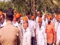 मतदानावेळी कोल्हापुरात शिरोलीमध्ये भगव्या टोपीवरुन वाद - Marathi News | A controversy broke out in Shiroli when the police checked them while wearing a bhagvi hat | Latest kolhapur News at Lokmat.com मतदानावेळी कोल्हापुरात शिरोलीमध्ये भगव्या टोपीवरुन वाद - Marathi News | A controversy broke out in Shiroli when the police checked them while wearing a bhagvi hat | Latest kolhapur News at Lokmat.com