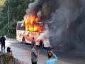 Video: पुण्यात शिवशाही बसने घेतला पेट; सर्व प्रवासी सुरक्षित - Marathi News | Shivshahi bus catches fire in Pune All passengers are safe | Latest pune News at Lokmat.com