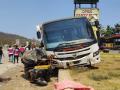 शिवशाही बसची रिक्षाला धडक, ठाणे येथील तिघेजण जागीच ठार - Marathi News | Shivshahi bus collided with a rickshaw, three people from Thane were killed on the spot | Latest ratnagiri News at Lokmat.com